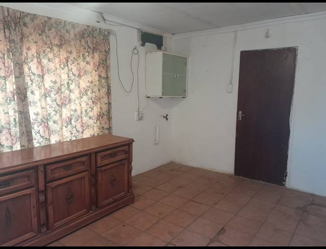 3 BEDROOM HOUSE FOR SALE IN OOS EINDE